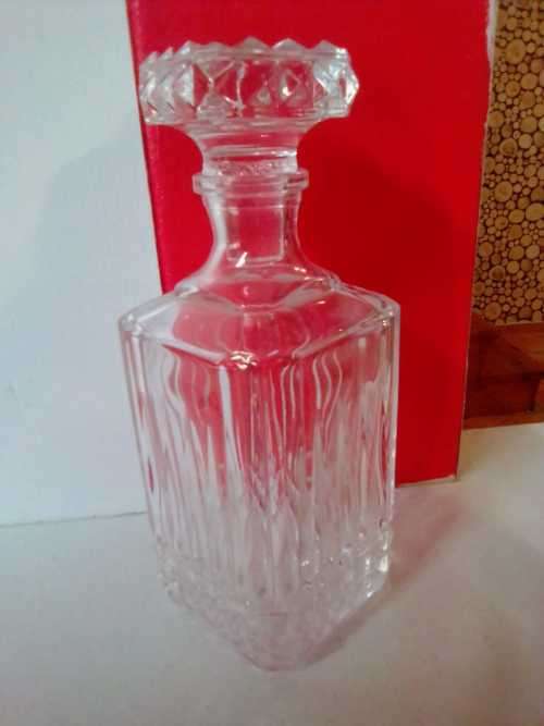 Decanters CRYSTAL CUT DECANTER UNIQUE DESIGN was sold for R200.00